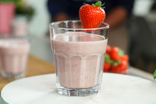 Petit-déjeuner smoothie à la fraise et flocons d'avoine Nutribel